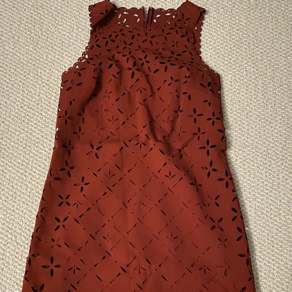 Super cute cocktail dress ! Short and fitting to the body.